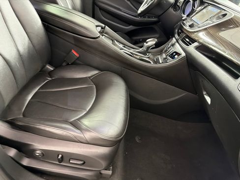 Used 2020 Buick Envision Essence FWD image 21