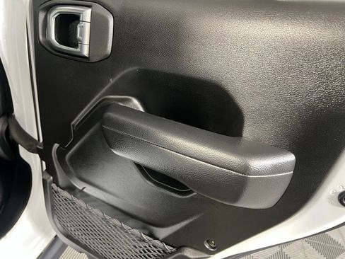 Used 2023 Jeep Gladiator Willys image 28