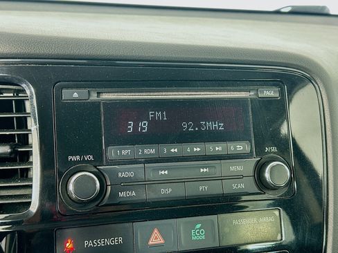 Used 2014 Mitsubishi Outlander ES FWD image 13