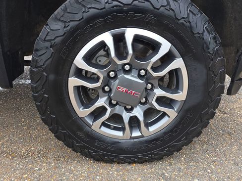 Used 2023 GMC Sierra 2500 SLE w/ SLE Value Package; AWD/4WD image 9