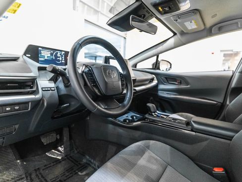 Used 2025 Toyota Prius LE image 4