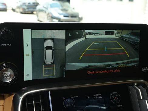 Used 2024 Lexus LX 600 4WD w/ Luxury Package image 19