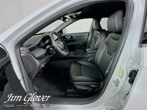 New 2026 Jeep Compass Latitude image 23