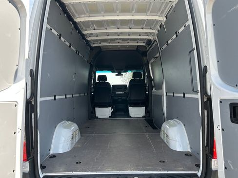 Used 2025 Mercedes-Benz Sprinter 2500 image 20