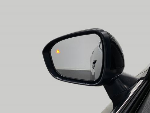 New 2025 Mitsubishi Outlander SE image 19