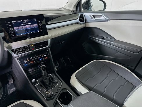 New 2025 Volkswagen Taos SE image 22