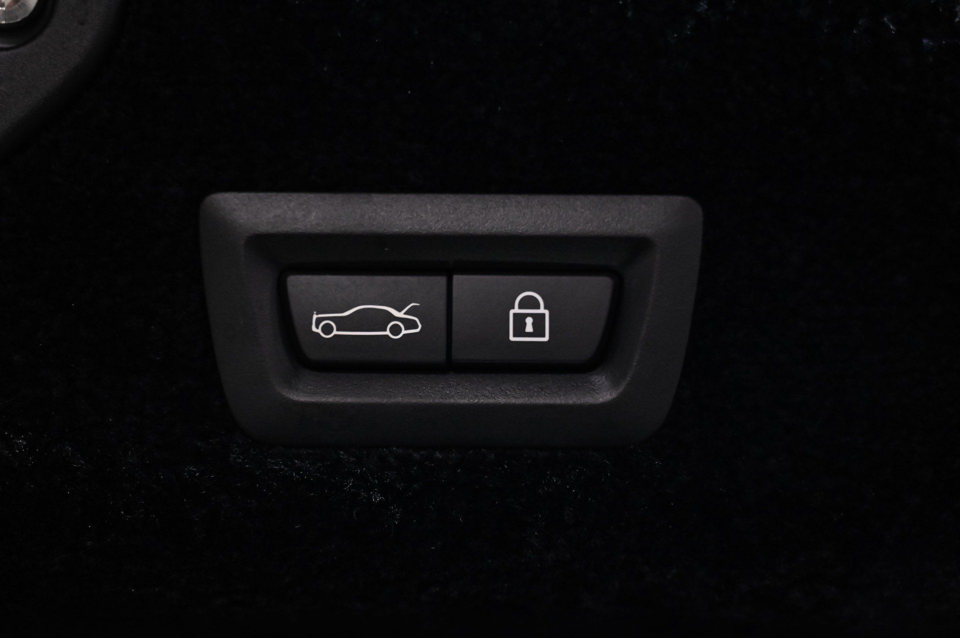 Used 2017 Rolls-Royce Dawn RWD image 32