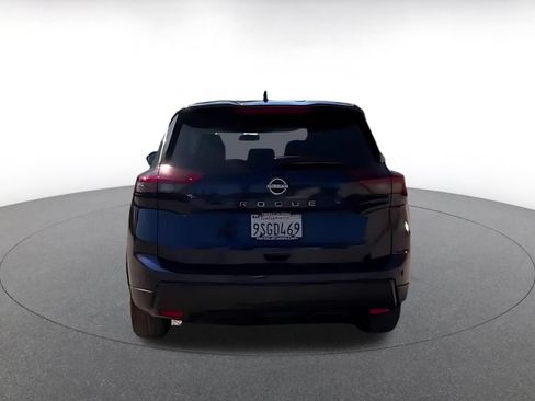 Used 2025 Nissan Rogue SV FWD image 11