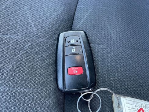 Used 2025 Toyota RAV4 XLE image 22