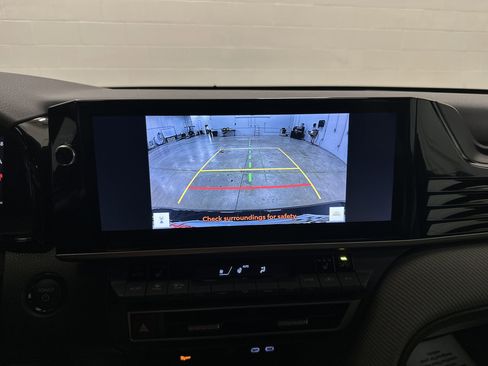 Used 2025 Toyota Camry SE image 27