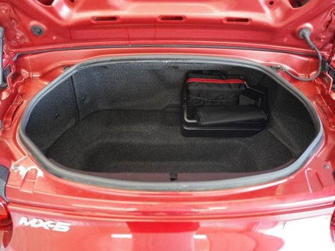 Used 2018 MAZDA MX-5 Miata RF Grand Touring RWD image 39