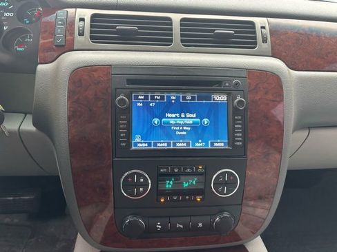 Used 2011 Chevrolet Avalanche LTZ image 16