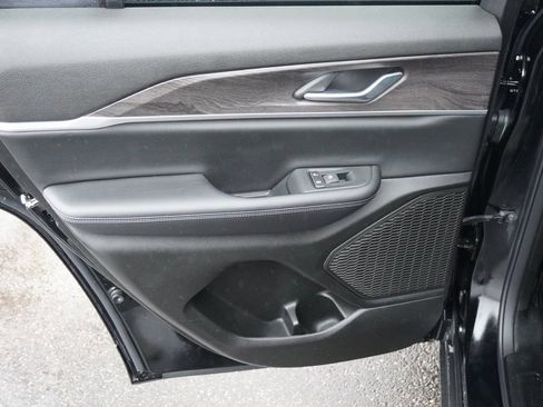 Used 2024 Jeep Grand Cherokee Limited w/ Black Appearance Package image 24