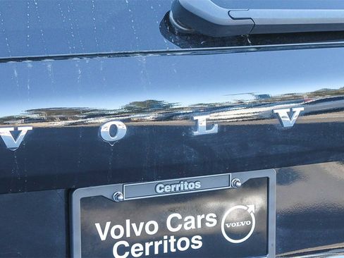 Used 2025 Volvo XC60 B5 Plus image 10