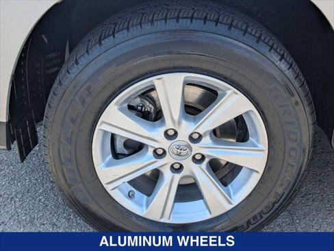 Used 2013 Toyota Highlander SE FWD image 9