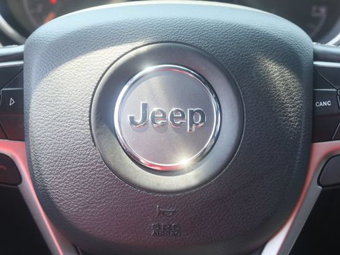 Used 2020 Jeep Grand Cherokee Altitude AWD/4WD image 8