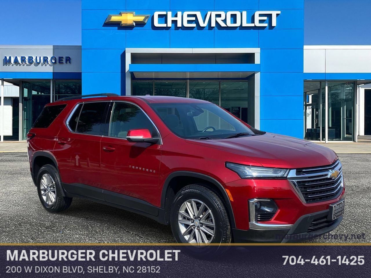 Used 2023 Chevrolet Traverse LT FWD image 1