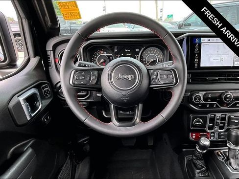Used 2024 Jeep Gladiator Rubicon AWD/4WD image 7