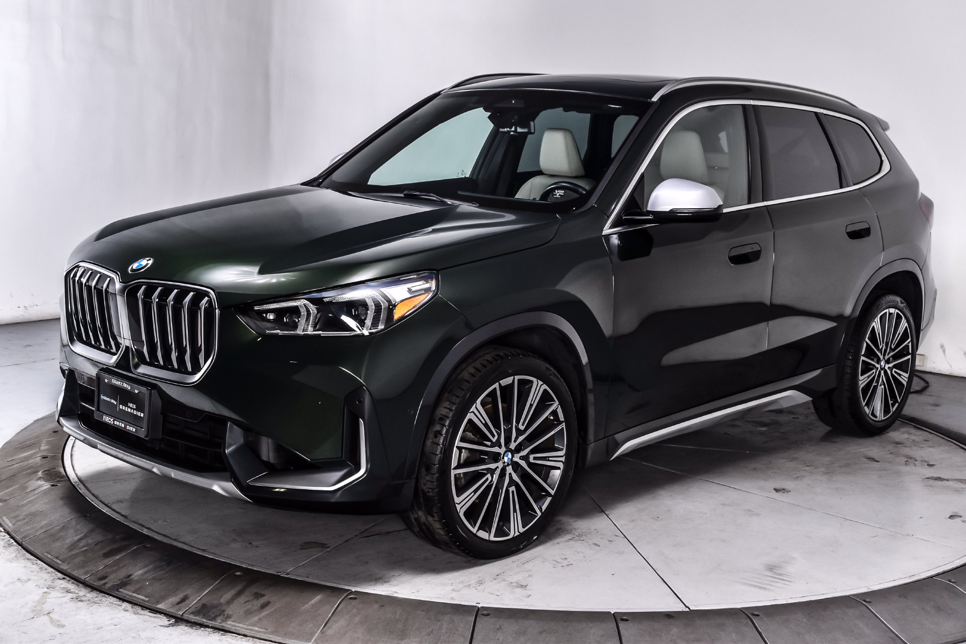 Used 2023 BMW X1 xDrive28i w/ Convenience Package AWD/4WD image 3