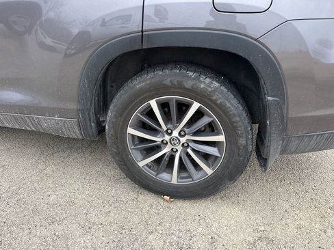 Used 2017 Toyota Highlander XLE image 17