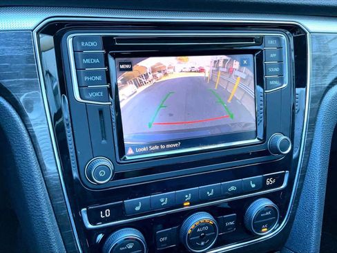 Used 2018 Volkswagen Passat 2.0T SE image 28