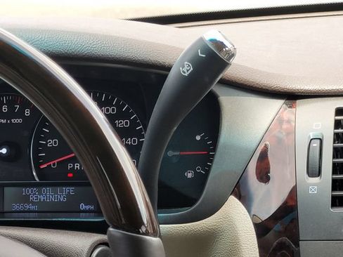 Used 2010 Cadillac DTS Luxury FWD image 19
