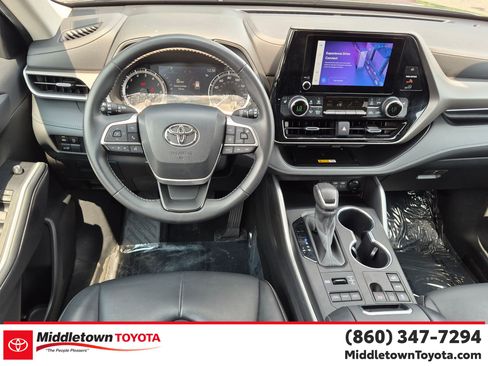 Certified 2024 Toyota Highlander XLE AWD/4WD image 29