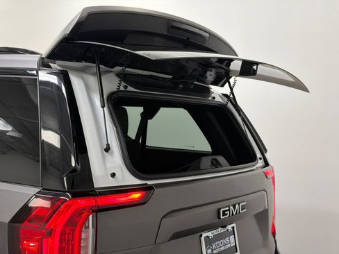 Used 2022 GMC Yukon XL Denali image 8