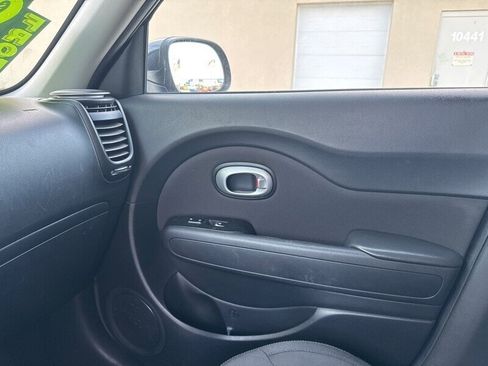 Used 2019 Kia Soul + image 11