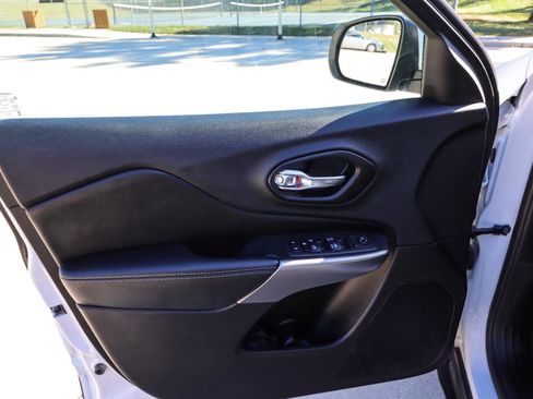 Used 2021 Jeep Cherokee Latitude Lux w/ Sun & Sound Group image 36