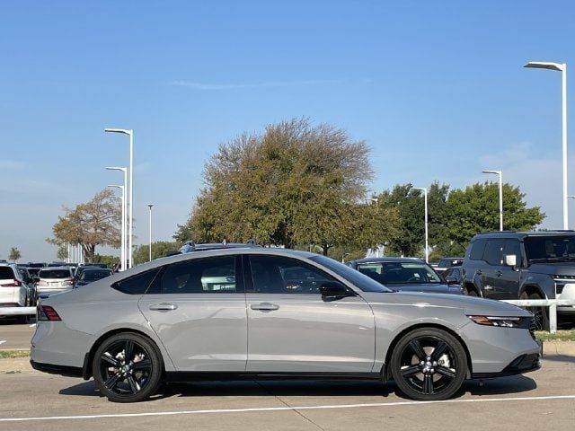 Used 2025 Honda Accord Sport image 3