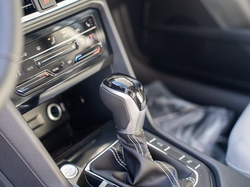 New 2026 Volkswagen Taos SE image 12