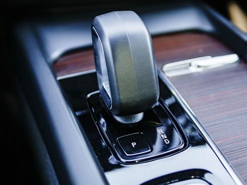 Used 2023 Volvo XC60 B5 Plus w/ Protection Package Premier image 29