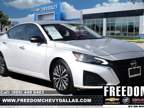 Used 2024 Nissan Altima 2.5 SV FWD image 1