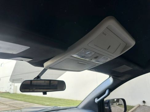 Used 2017 Nissan Titan SV AWD/4WD image 33