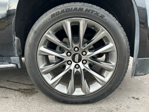 Used 2019 Cadillac Escalade Luxury w/ Escalade Sport Edition image 31