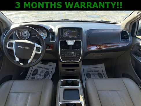 Used 2016 Chrysler Town & Country Touring-L image 38