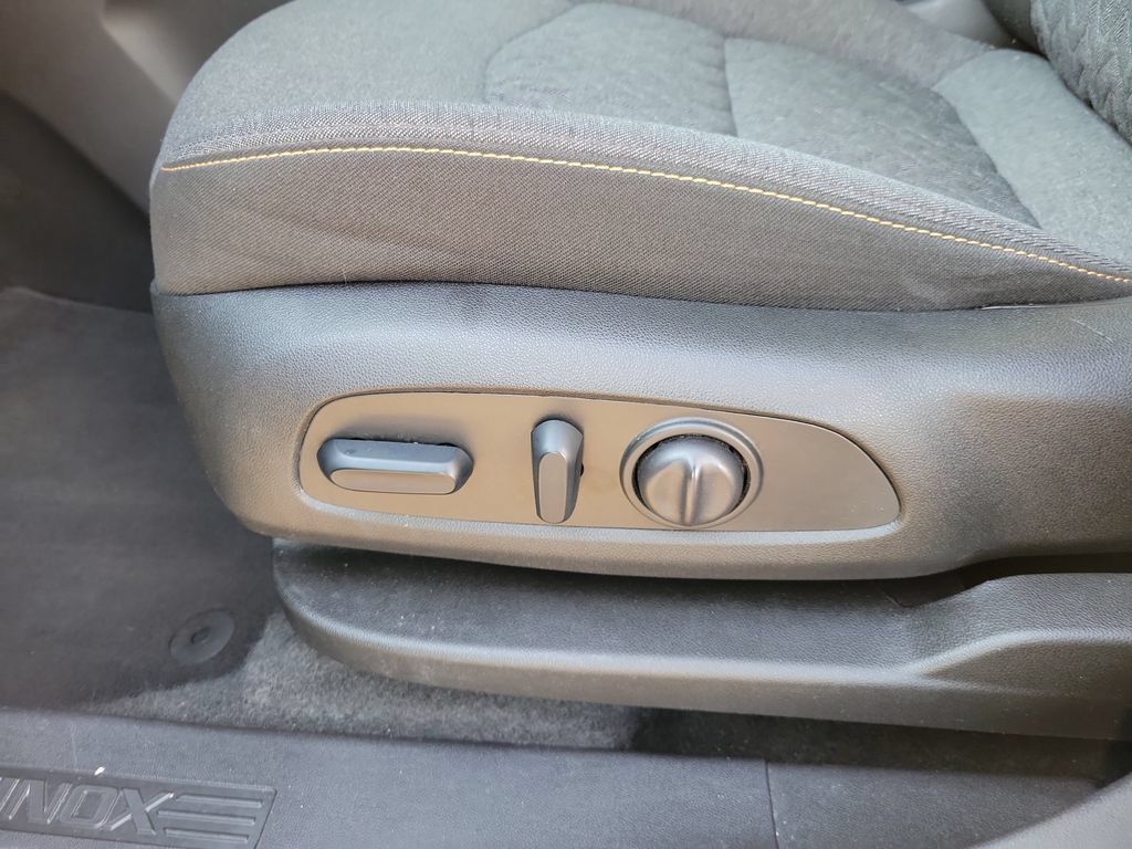 Used 2024 Chevrolet Equinox LT FWD image 20