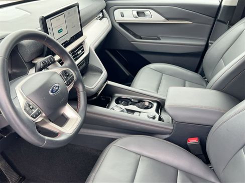 Used 2025 Ford Explorer Active w/ Active Comfort Package image 10