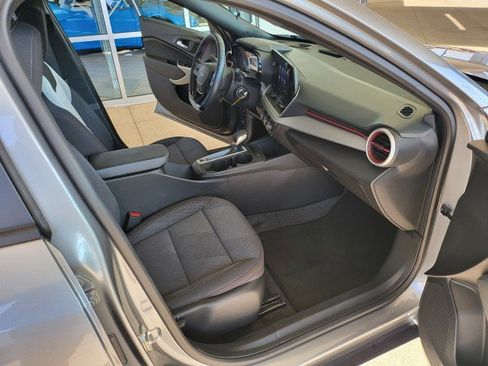 Used 2024 Chevrolet Trax RS w/ Driver Confidence Package image 20