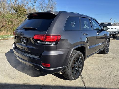 Used 2018 Jeep Grand Cherokee Altitude image 7