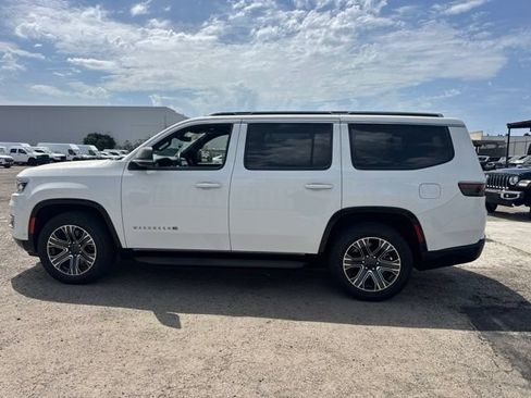 Used 2024 Jeep Wagoneer Series II w/ Flexible Seating Group RWD image 8