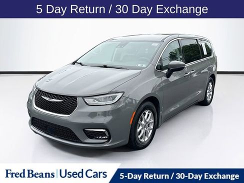 Used 2023 Chrysler Pacifica Touring-L FWD image 3
