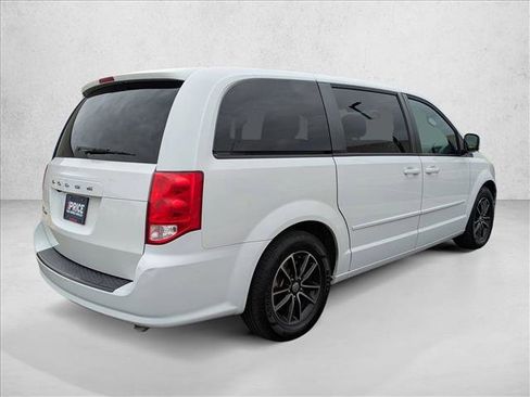 Used 2016 Dodge Grand Caravan SXT image 5