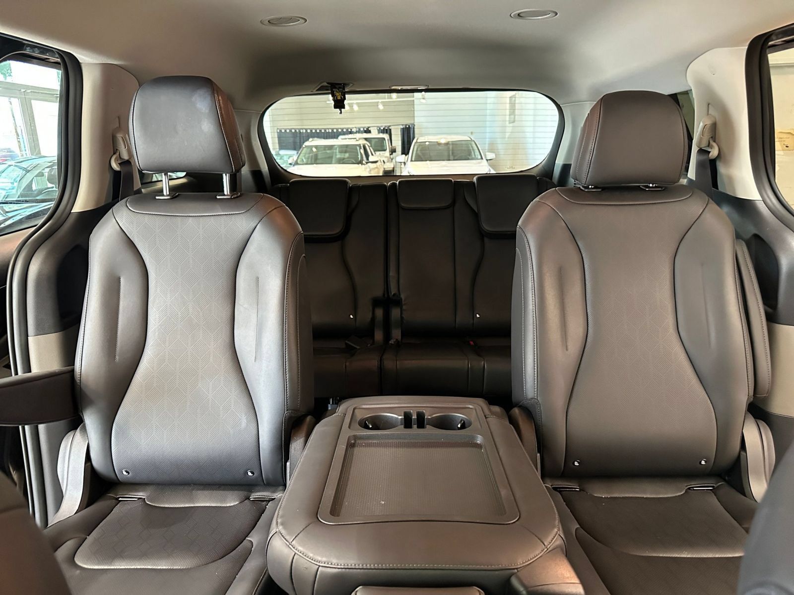 Used 2026 Kia Carnival FWD image 40