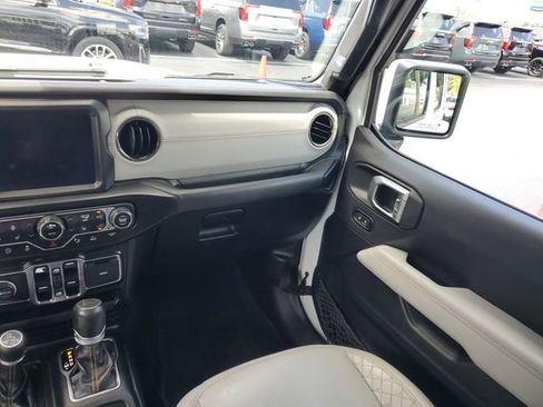 Used 2022 Jeep Wrangler Unlimited Sahara AWD/4WD image 14