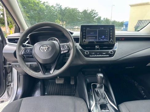Used 2020 Toyota Corolla LE FWD image 12