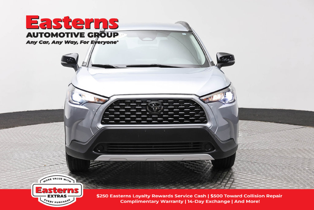 Used 2025 Toyota Corolla Cross LE FWD image 3