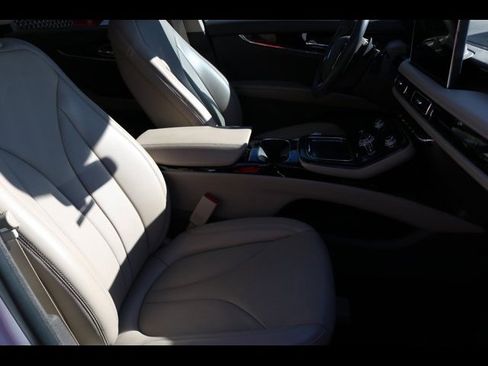 Used 2022 Lincoln Nautilus Reserve image 5