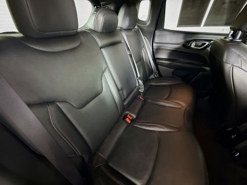 Used 2025 Jeep Compass Trailhawk w/ Trailhawk Elite Group image 33